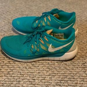 Nike Free 5.0 tennis shoes